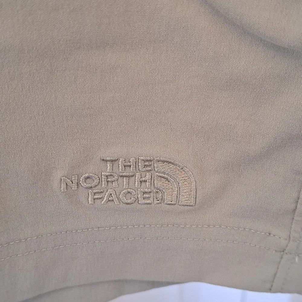 NWOT The North‎ Face Mens Performance Athletic/Hiking/Gym Sage 6.5